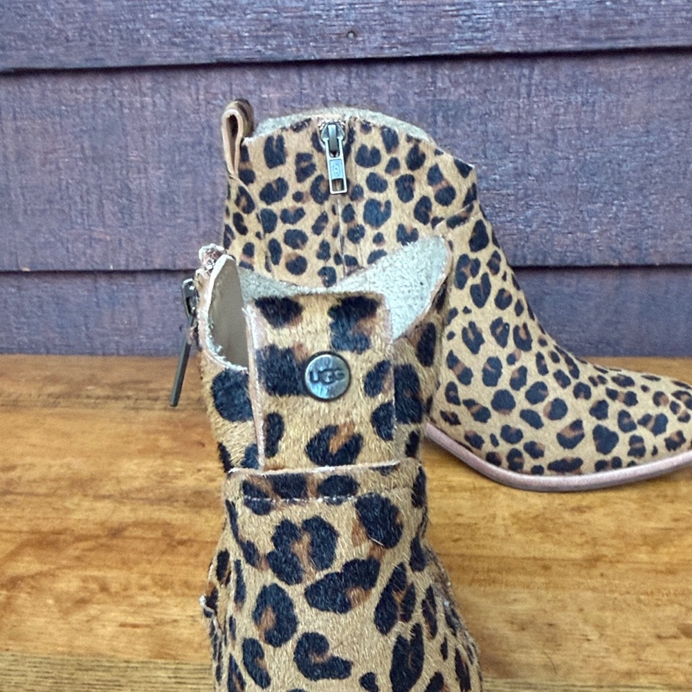 UGG Kingsburg Leopard Print Ankle Boots block heel size 7 like new - Picture 7 of 8